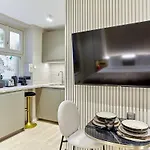 Studio Center Of Paris By Studio Prestige