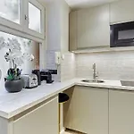 Studio Center Of Paris By Studio Prestige
