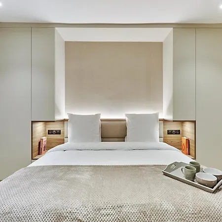 Center Of By Prestige Apartment *
